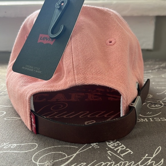 Levi’s Pink Essential Cap - Picture 2 of 3